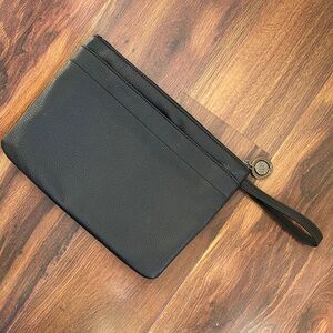 Rachel Parcell Itzy Ritzy Pebble Leather Wristlet Clutch Bag Magnetic Sleeve